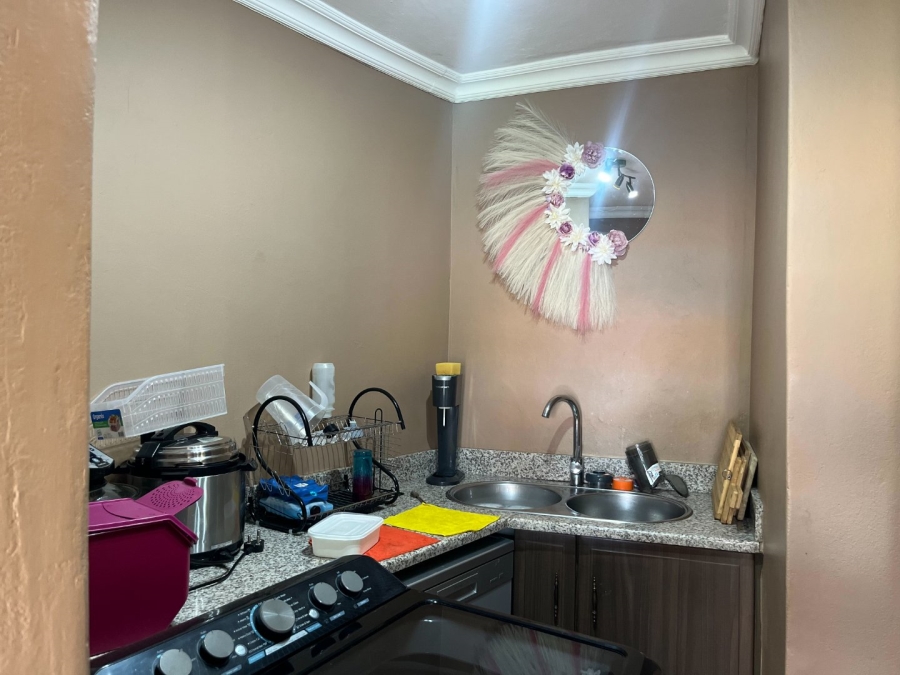 To Let 4 Bedroom Property for Rent in Melodie North West